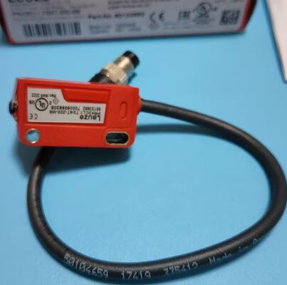 New and original Leuze PRK3CL1.T3/4T-200-M8 photoelectric sensor 50133692 - In stock