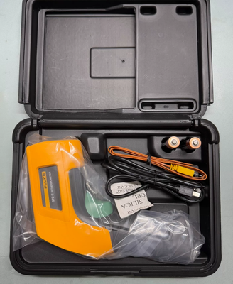 Fluke 572-2 High Temperature Infrared Thermometer with Dual Laser Sighting and Adjustable Emissivity
