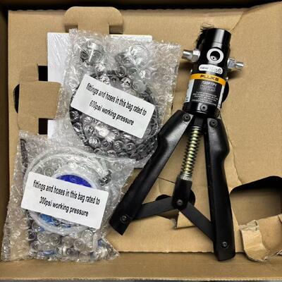 Pompe de test pneumatique Fluke 700PTP-1 avec un poids de 0,65 kg et une capacité de 650 g pour manomètre de pression différentielle