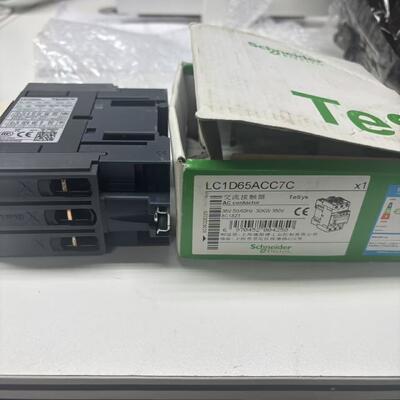Nouveau contacteur Schneider LC1D65ACC7C avec tension de fonctionnement de 220 V, interface Modbus et 12 mois de garantie