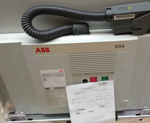 ABB VD4 disjoncteur à vide à tension moyenne avec 630 A de courant nominal 50/60 Hz et 140 kg de poids